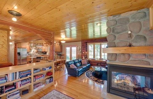 St. Joseph House | Lift Bridge Hideaway - A Unique River Bluff Home