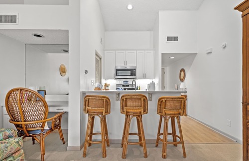 Sawgrass Apartment | Light and Airy Luxury Condo just Steps from Private Beach Access