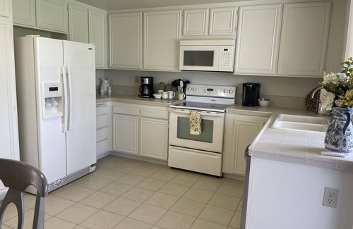 Palm Desert Condo | Light and Bright, 2 bed, 2 bath condo on the west 8th fairway at Monterey CC