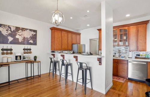 Hillcrest House | Light & Bright 1BR, 2 mins to Zoo!