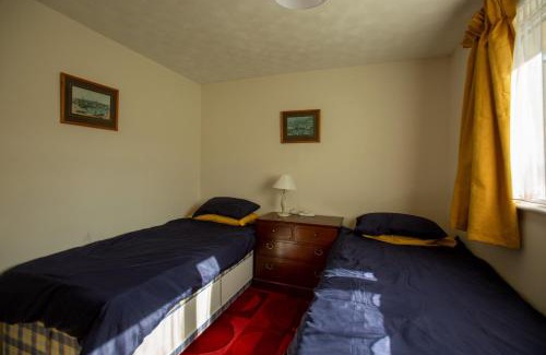 Llangwm House | Light bungalow with a view of countryside and river