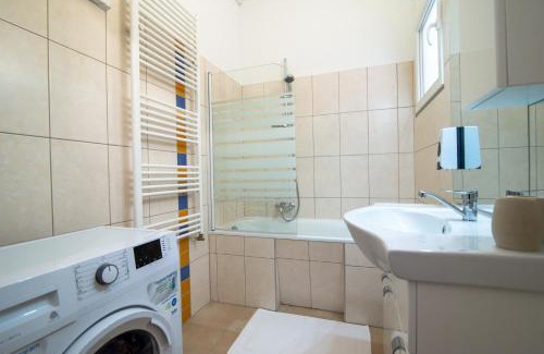 Terezvaros Apartment | Light design apartment close to City park&Bath