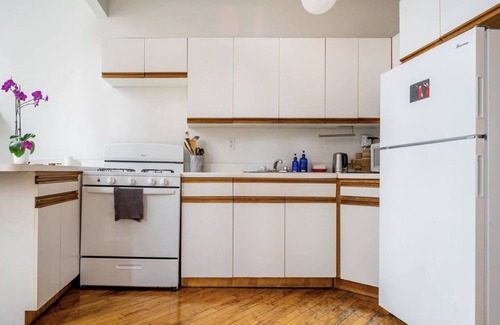 Hoboken Apartment | Light Filled Mini Loft, 13" Ceilingsn