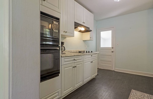 Sunset Park House | Light filled updated 1930s cottage in Sunset Park/3 Bedrooms 1 Bath - Sleeps 6