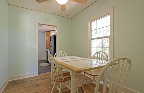 Sunset Park House | Light filled updated 1930s cottage in Sunset Park/3 Bedrooms 1 Bath - Sleeps 6