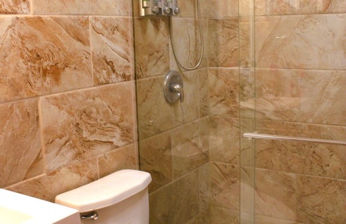 Cascade Valley House | Light of Christ on the Lake with Outdoor Shower
