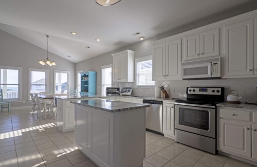 Surf City House | Light & Sky - Beach Views, Pet Friendly, Fully Equipped - Sleeps 10!