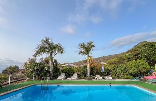 Callejones Apartment | Lightbooking Luymar 2 BR Villa de Mazo con piscina