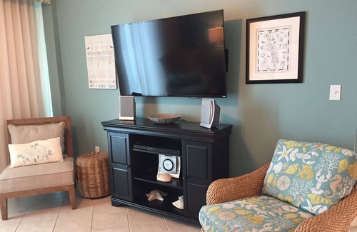 Gulf Shores Condo | LIGHTHOUSE 1506 COASTAL RETREAT--SEPT/OCT OPENINGS--2 KINGS w/ Added BUNKROOM--