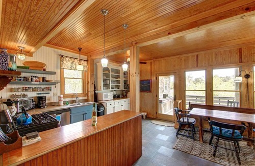 Ocracoke Cottage | Lighthouse Cottage: Classic Ocracoke Cottage