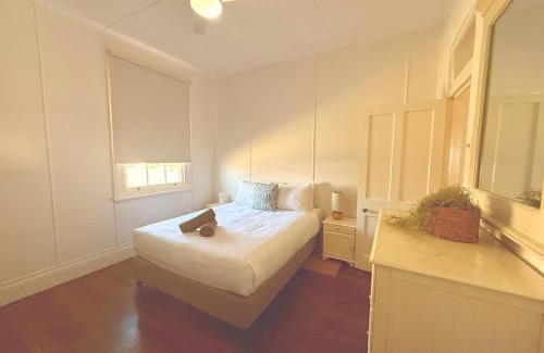Yamba House | Lighthouse Cottage Pilot Hill