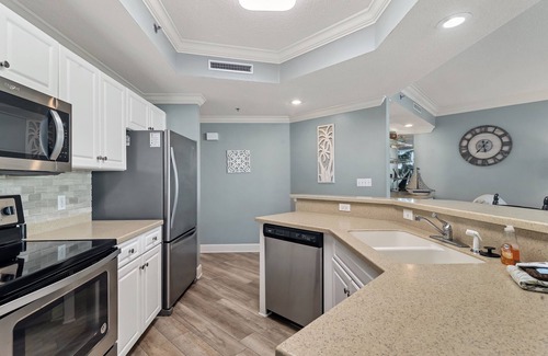 Orange Beach Condo | Lighthouse on the Bay 2206-Boater's Dream with Boat Slips-Lazy River-Bay Views!