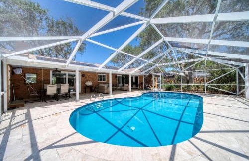 Bay Harbour House | Lighthouse Retreat With A Pool