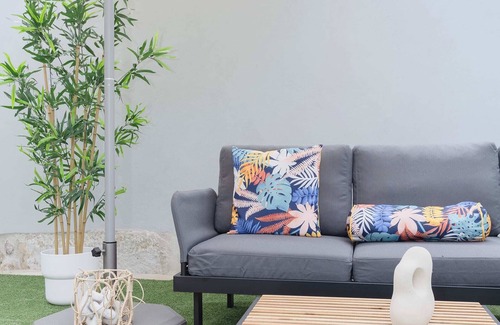 Leixões House | Liiiving in Matosinhos- Colorwave Terrace House