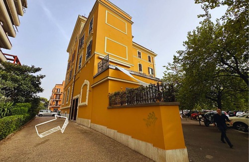 San Giovanni House | Like a small villa in Rome, independent with terrace and small private garden.