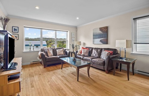 Waterford Valley House | Like Home Getaway near Walking Trails and Downtown