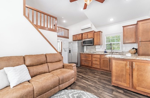 Siloam Springs Cottage | Lil' Cottage in the Woods