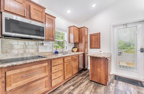 Siloam Springs Cottage | Lil' Cottage in the Woods