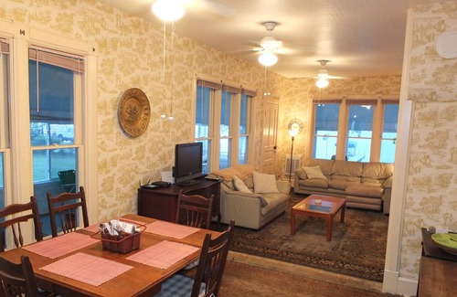 Beulah Cottage | Lil's on the Lake - LARGE, CHARMING, AND PET-FRIENDLY COTTAGE ON CRYSTAL LAKE!