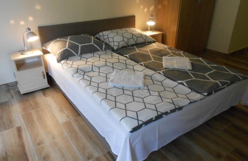 Tiszafured Apartment | Lila Akác Apartman