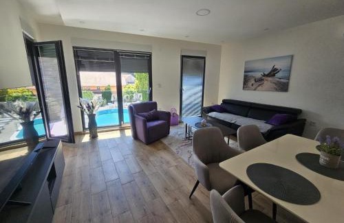 Vrdnik Apartment | Lila Hedonica