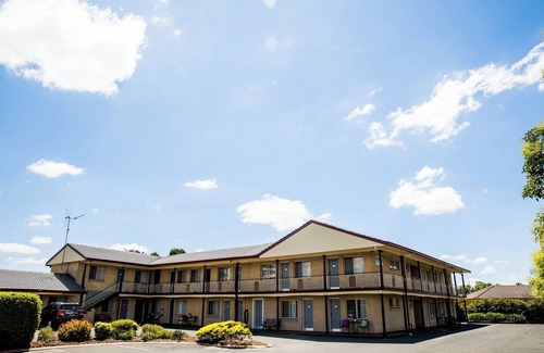 Goulburn Bed & Breakfast | Lilac City Motor Inn 2 Bedroom Interconnect 9/10