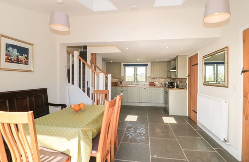 Wells House | LILAC COTTAGE, pet friendly, character holiday cottage in Wells