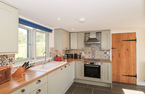 Wells House | LILAC COTTAGE, pet friendly, character holiday cottage in Wells