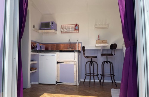 Kilgetty House | Lilac Tree Hut (With Hot-Tub)
