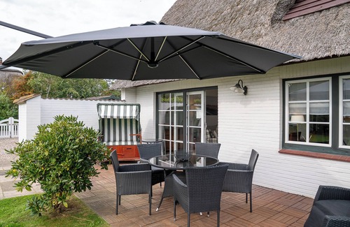 St. Peter-Ording House | Lille Dröm - Thatched roof house in a great location in the Ording district.