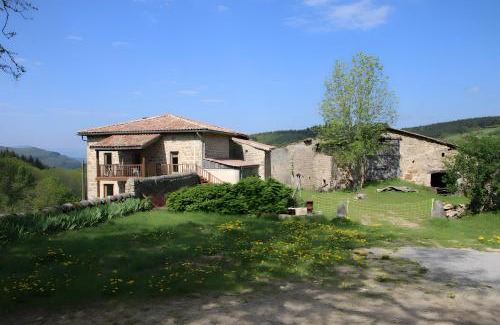 Saint-Julien-Labrousse Apartment | Lilodahu Gite et animaux rigolos