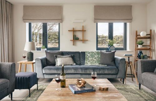 Staveley House | Lily Bank