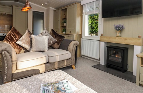 Troutbeck Bridge Cottage | LILY ROSE LODGE, family friendly, with a garden in Troutbeck Bridge