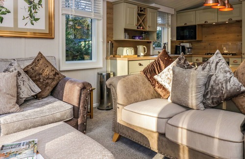 Troutbeck Bridge Cottage | LILY ROSE LODGE, family friendly, with a garden in Troutbeck Bridge