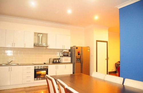 South Melbourne House | Lily Sands Inn