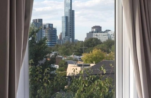 South Melbourne House | Lily Sands Inn