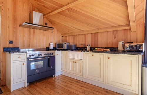 Killington Cottage | LILYMERE BOAT HOUSE, romantic, character holiday cottage in Sedbergh