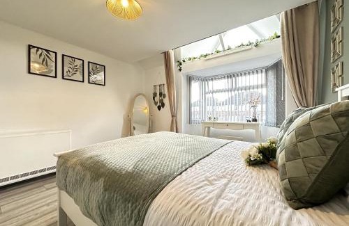 Marston Green Apartment | Lilypad Suite - BHX Airport, NEC & HS2