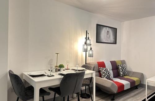 Marston Green Apartment | Lilypad Suite - BHX Airport, NEC & HS2