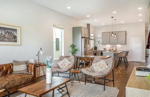 Talbot's Corner Cottage | Limbo - In Cumberland Heights - Mins to Germantown