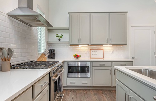 Talbot's Corner Cottage | Limbo - In Cumberland Heights - Mins to Germantown