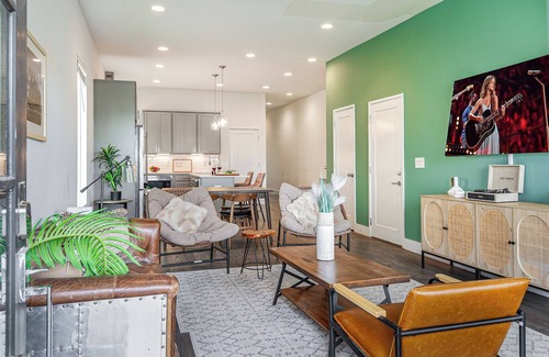 Talbot's Corner Cottage | Limbo - In Cumberland Heights - Mins to Germantown