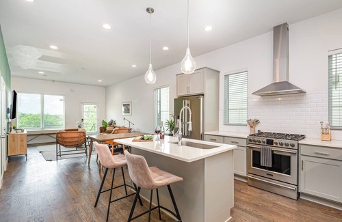 Talbot's Corner Cottage | Limbo - In Cumberland Heights - Mins to Germantown
