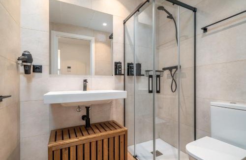 Collblanc y La Torrassa Apartment | Limehome Barcelona Plaça Pirineus