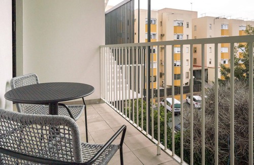 Bami Apartment | limehome Sevilla Torcuato L. d. Tena | Deluxe Apt.