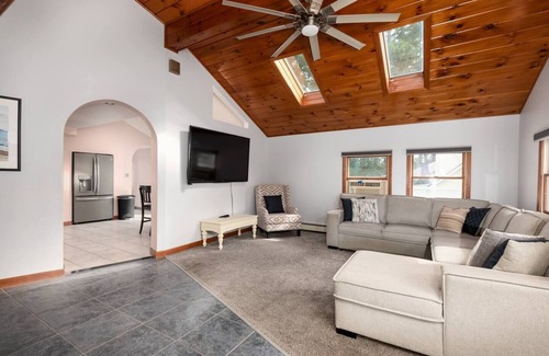 Ocean Park Apartment | Limited-Time Offer: Book 3 Nights, Pay for 2!