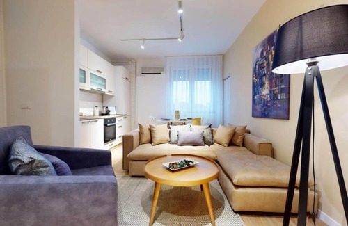 Matiçan Apartment | LINA - PRN, Blue Sky Apartment in Qafa Neighbourhood