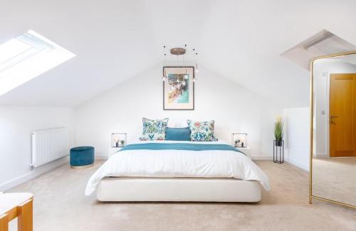 Grange de Lings House | Lincoln 4-Beds Sleeps 13 Hot Tub & Pet Friendly
