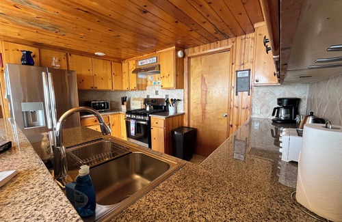Lincoln City House | Lincoln City's Oceanfront 'SandGate Oregon' w/private beach access & hot tub!