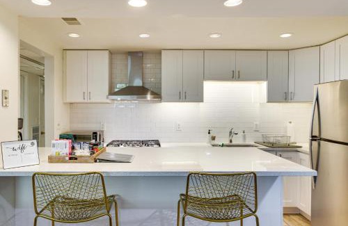 Lincoln Park Apartment | Lincoln Park Apt Walk to Beach, Shops and Dining!